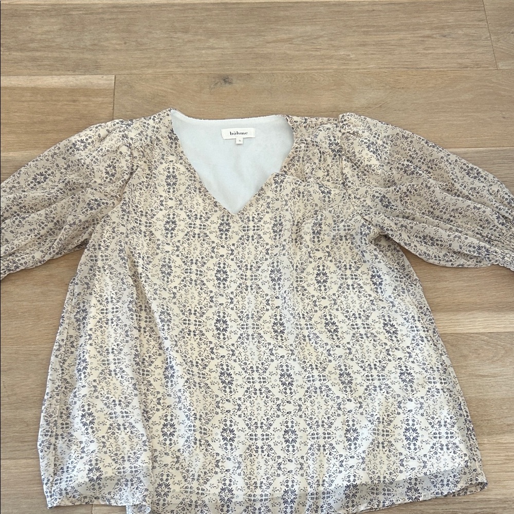 Light Cream Floral V-Neck Puff Sleeve Top